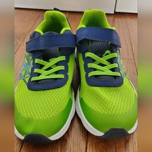 Saucony Boys Wind Sneaker Size 3.5- New